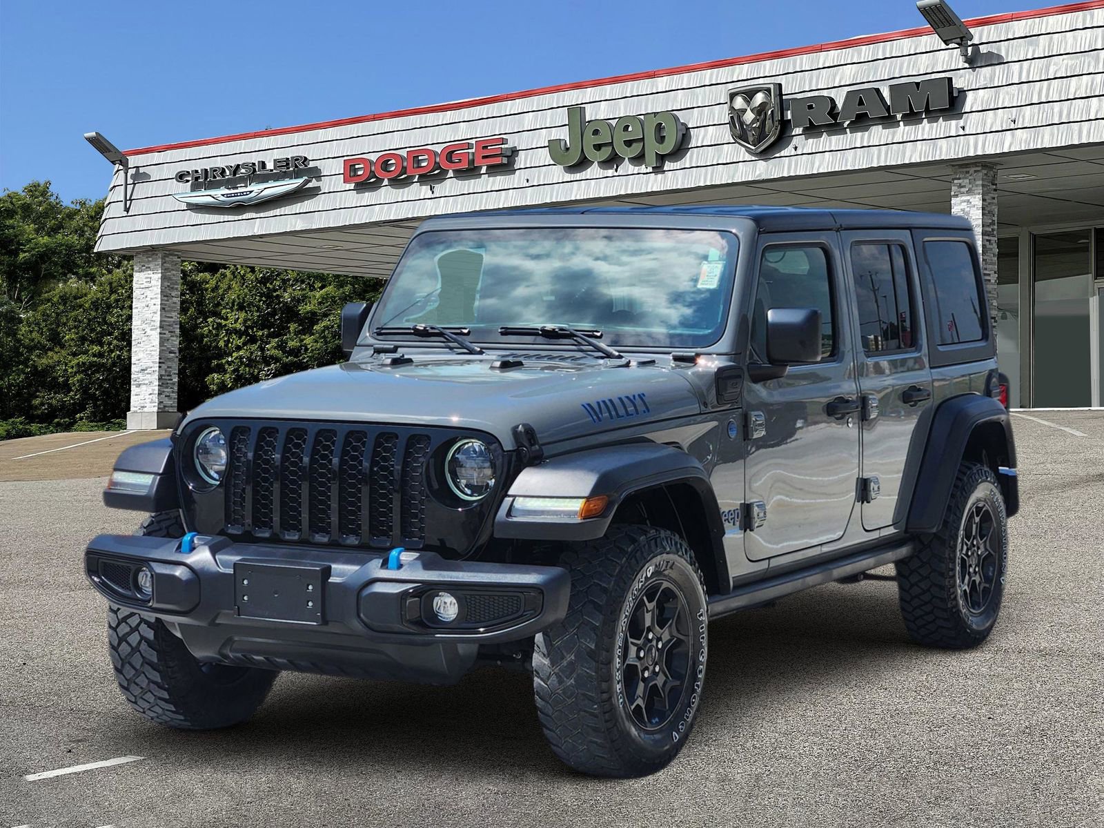Used 2023 Jeep Wrangler Unlimited w/ Cold Weather Group AWD/4WD image 2