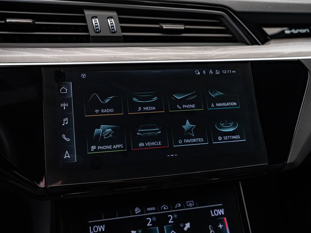 Used 2022 Audi e-tron Premium w/ Convenience Plus Package image 32