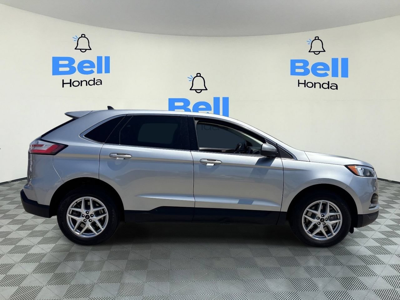 Used 2023 Ford Edge SEL AWD/4WD image 5