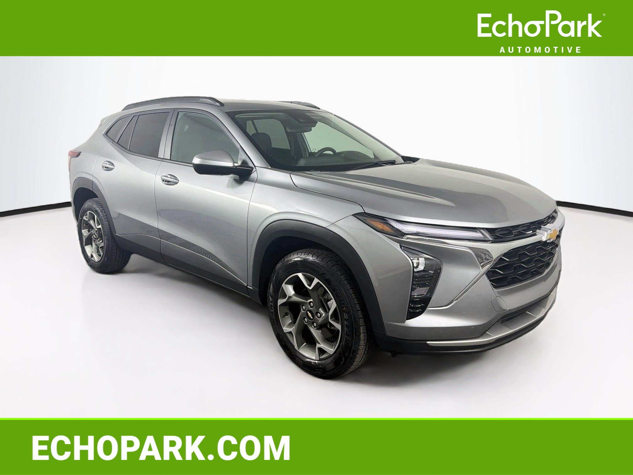 Used 2025 Chevrolet Trax LT FWD image 1