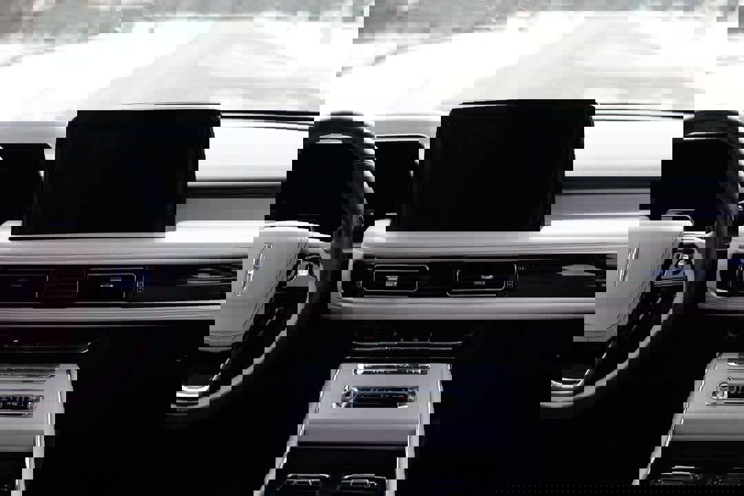 Used 2025 Lincoln Aviator Reserve w/ Equipment Group 201A image 20