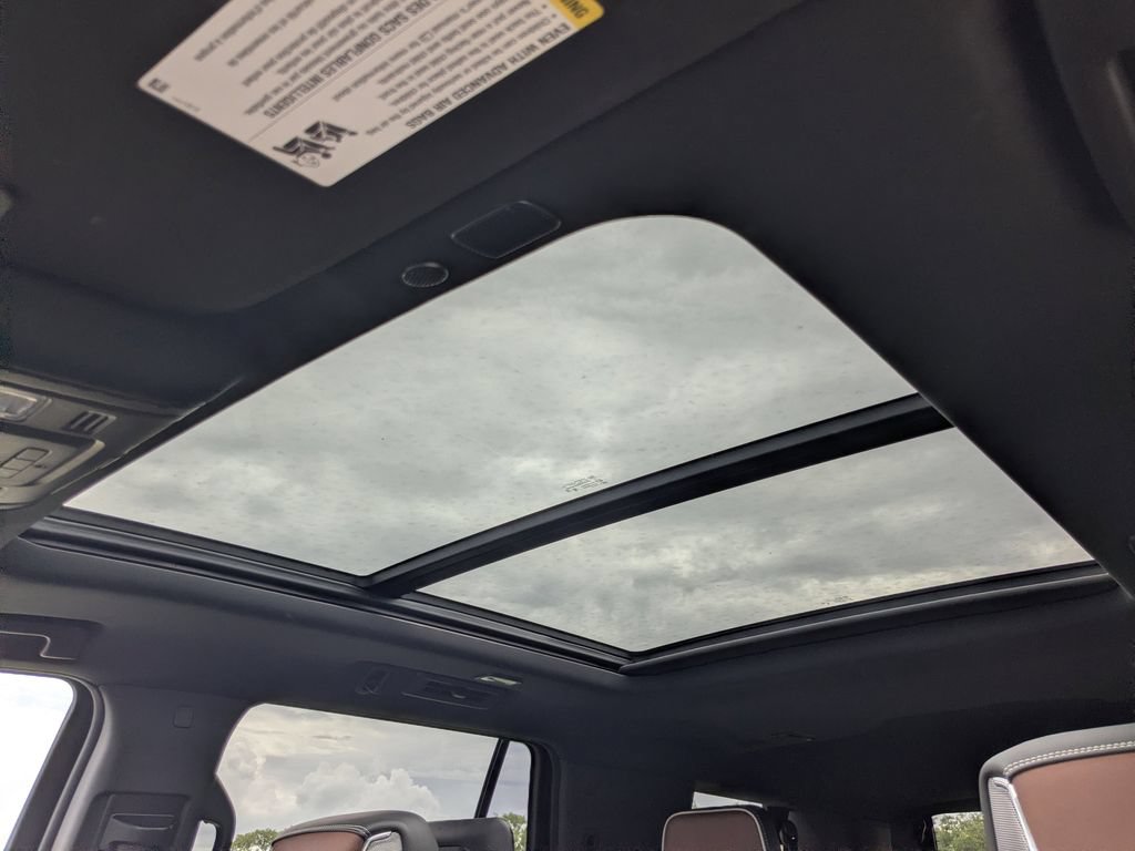 Used 2023 GMC Yukon Denali Ultimate w/ LPO, Floor Liner Package AWD/4WD image 30