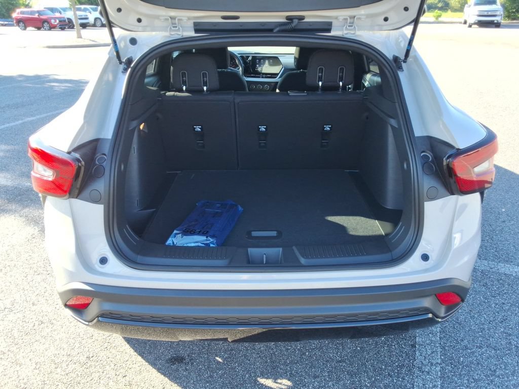 New 2026 Chevrolet Trax RS w/ Sunroof Package FWD image 14