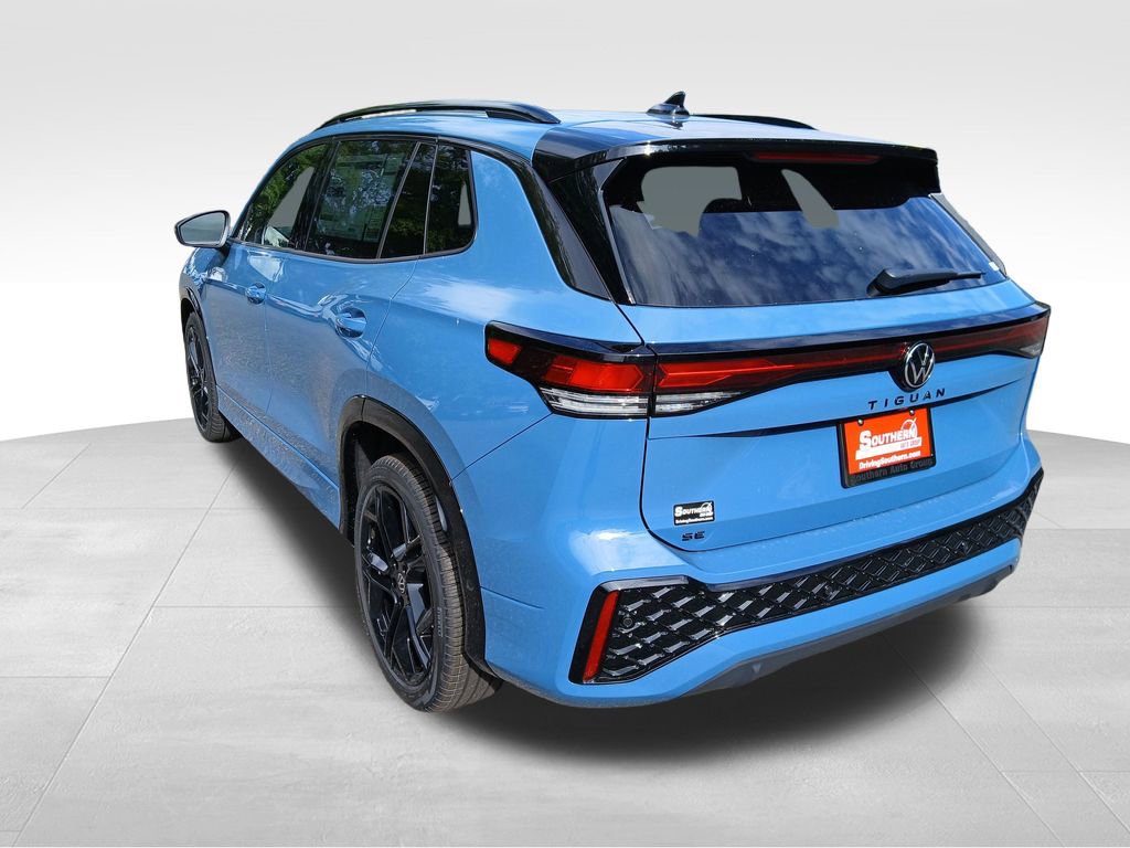 New 2025 Volkswagen Tiguan SE R-Line image 3