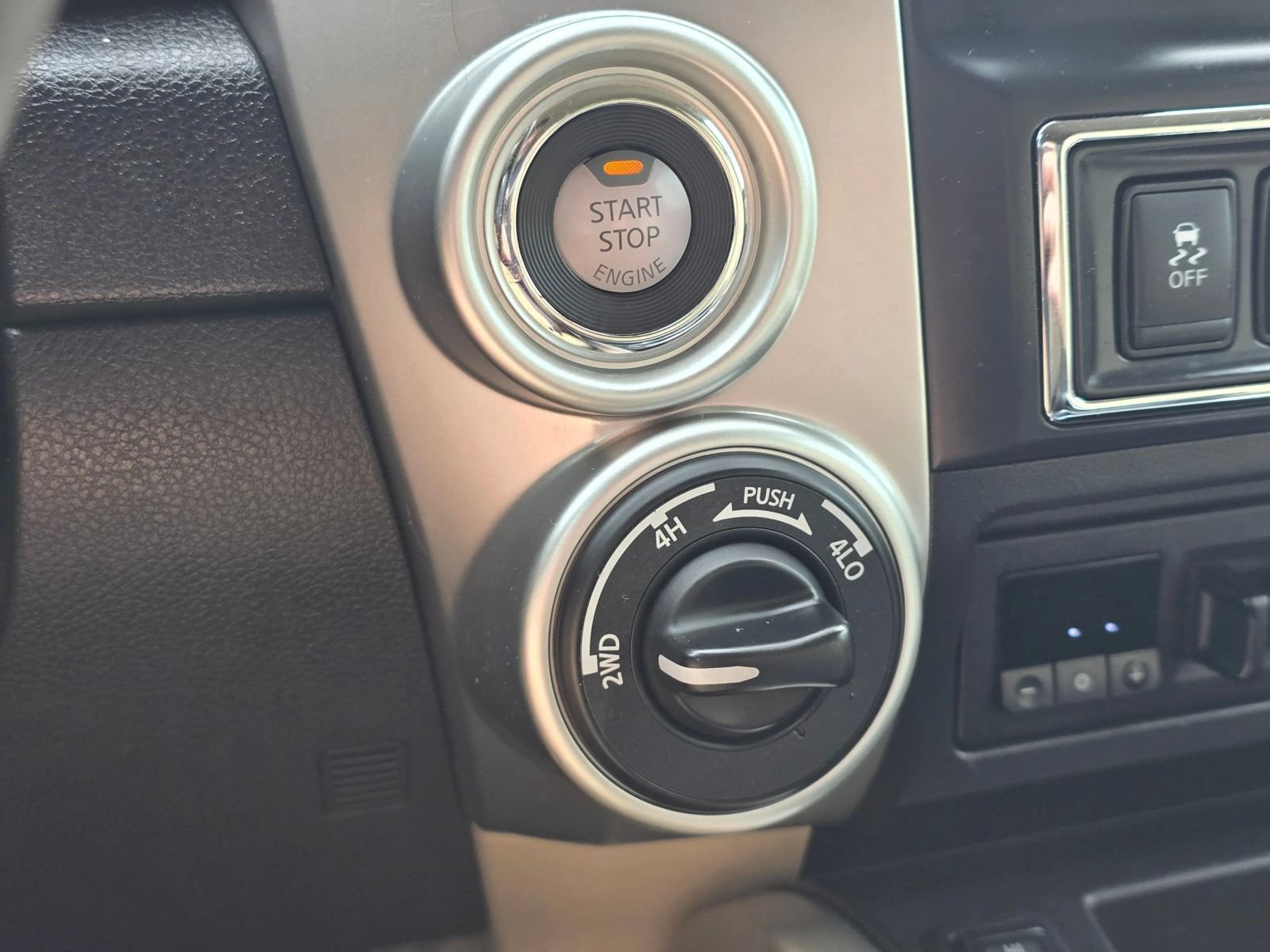 Used 2016 Nissan Titan SL AWD/4WD image 30