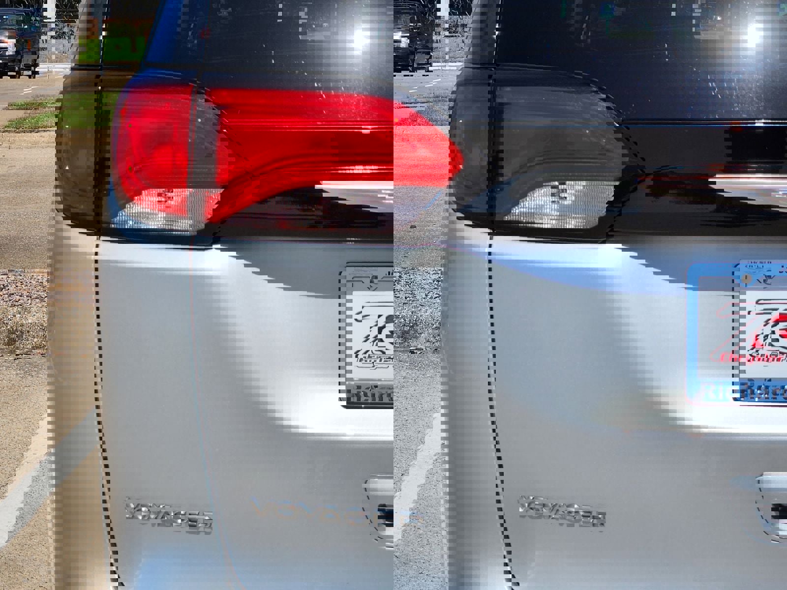 Used 2023 Chrysler Voyager LX image 15