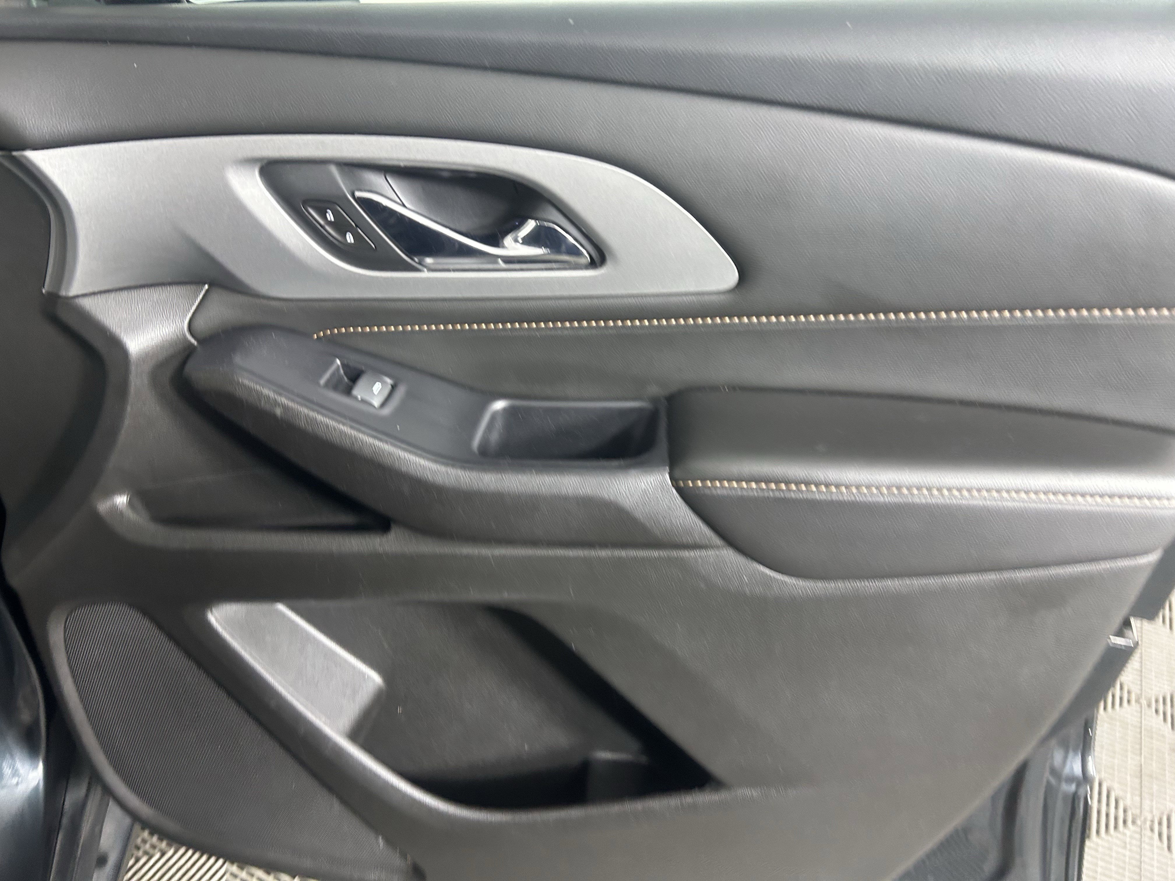 Used 2020 Chevrolet Traverse LT image 44