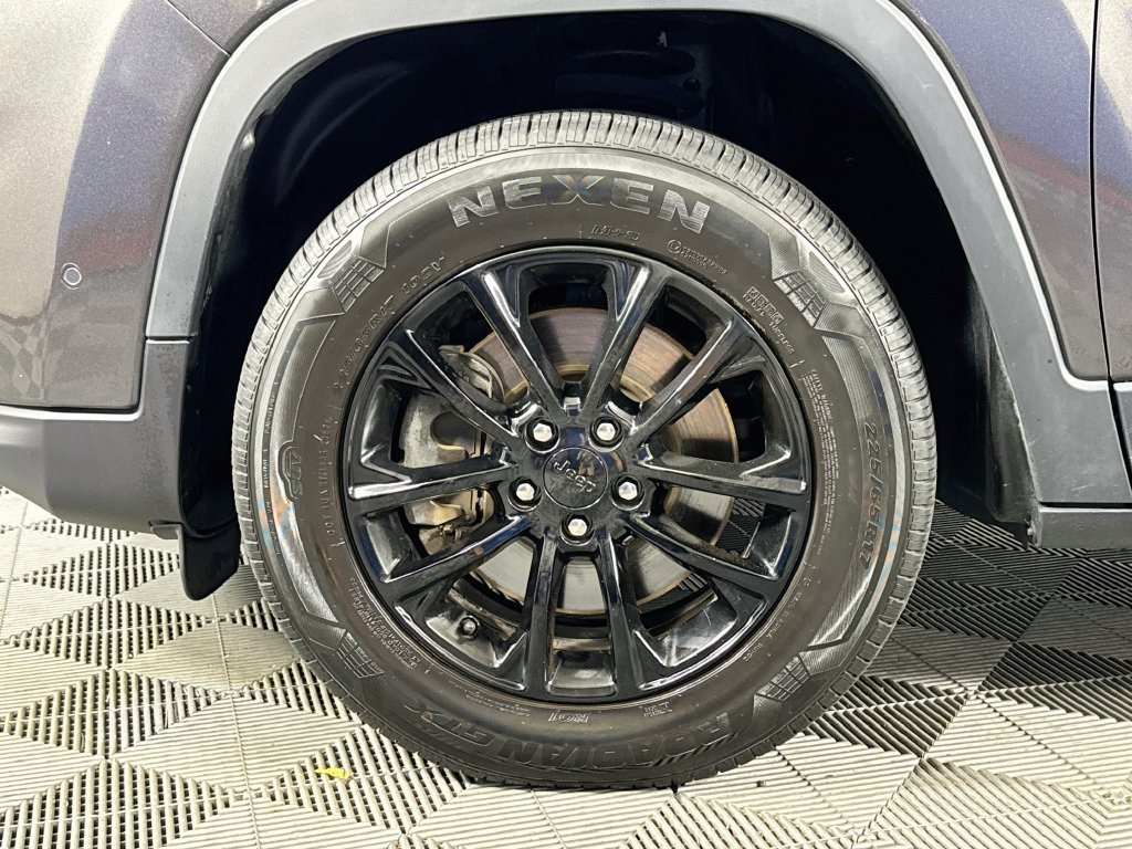 Used 2023 Jeep Cherokee Altitude Lux w/ Lux Elite Package AWD/4WD image 32