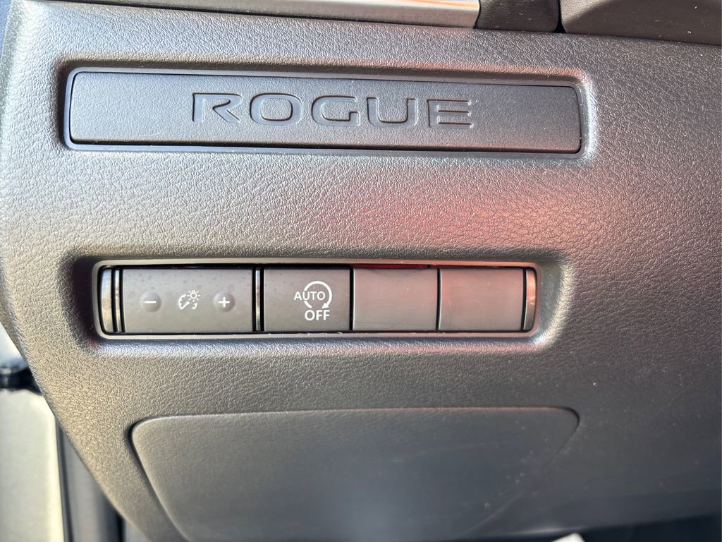 Used 2023 Nissan Rogue S image 34