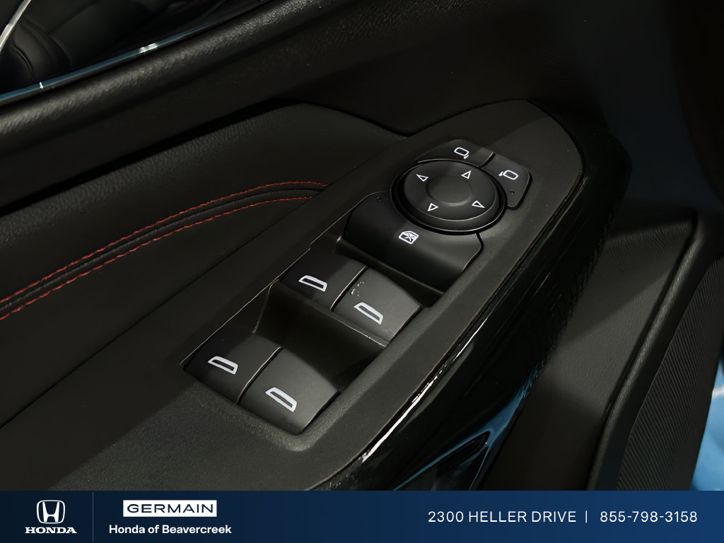 Used 2025 Chevrolet Trax RS w/ Sunroof Package FWD image 13