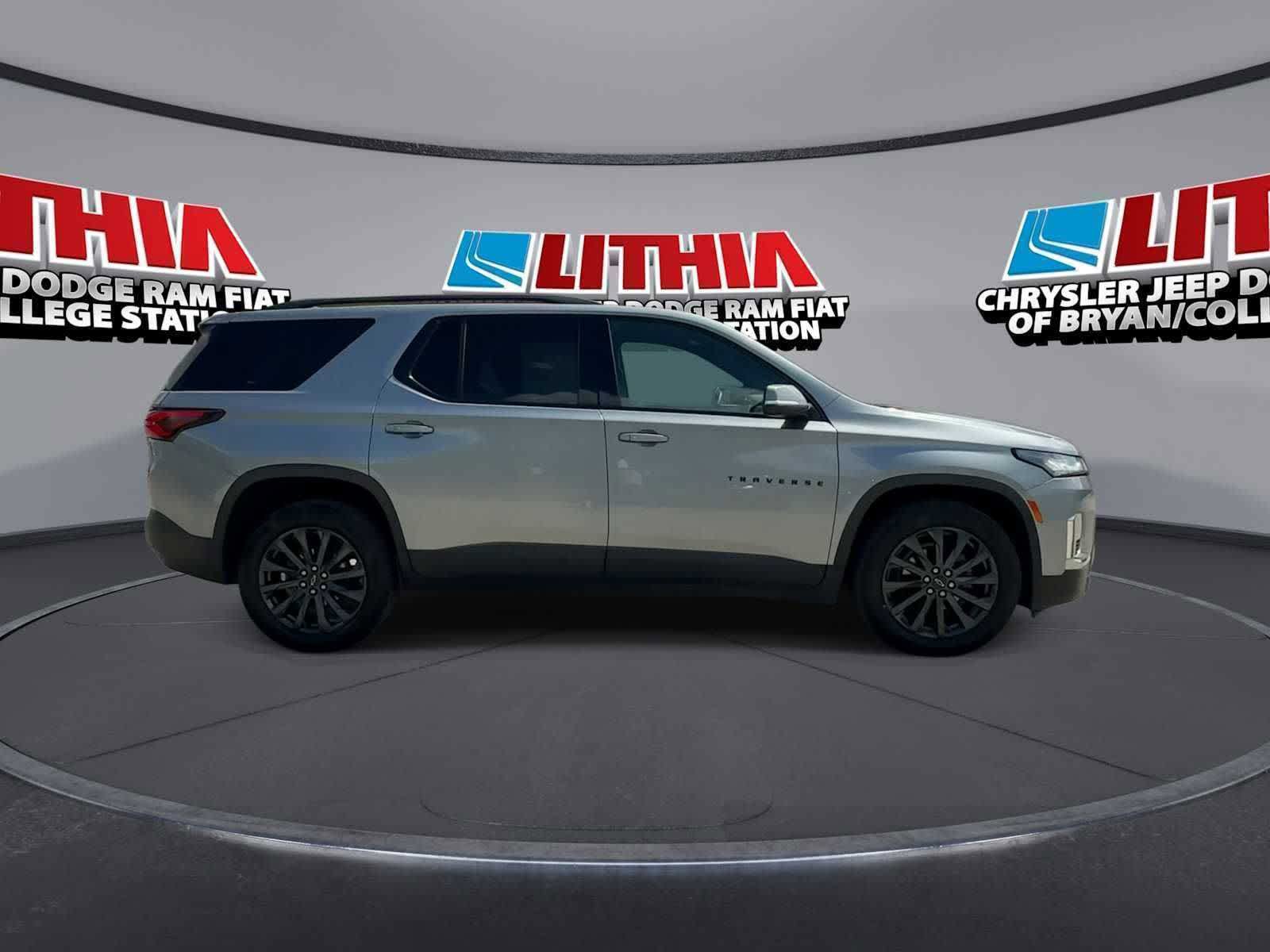 Used 2023 Chevrolet Traverse RS AWD/4WD image 9