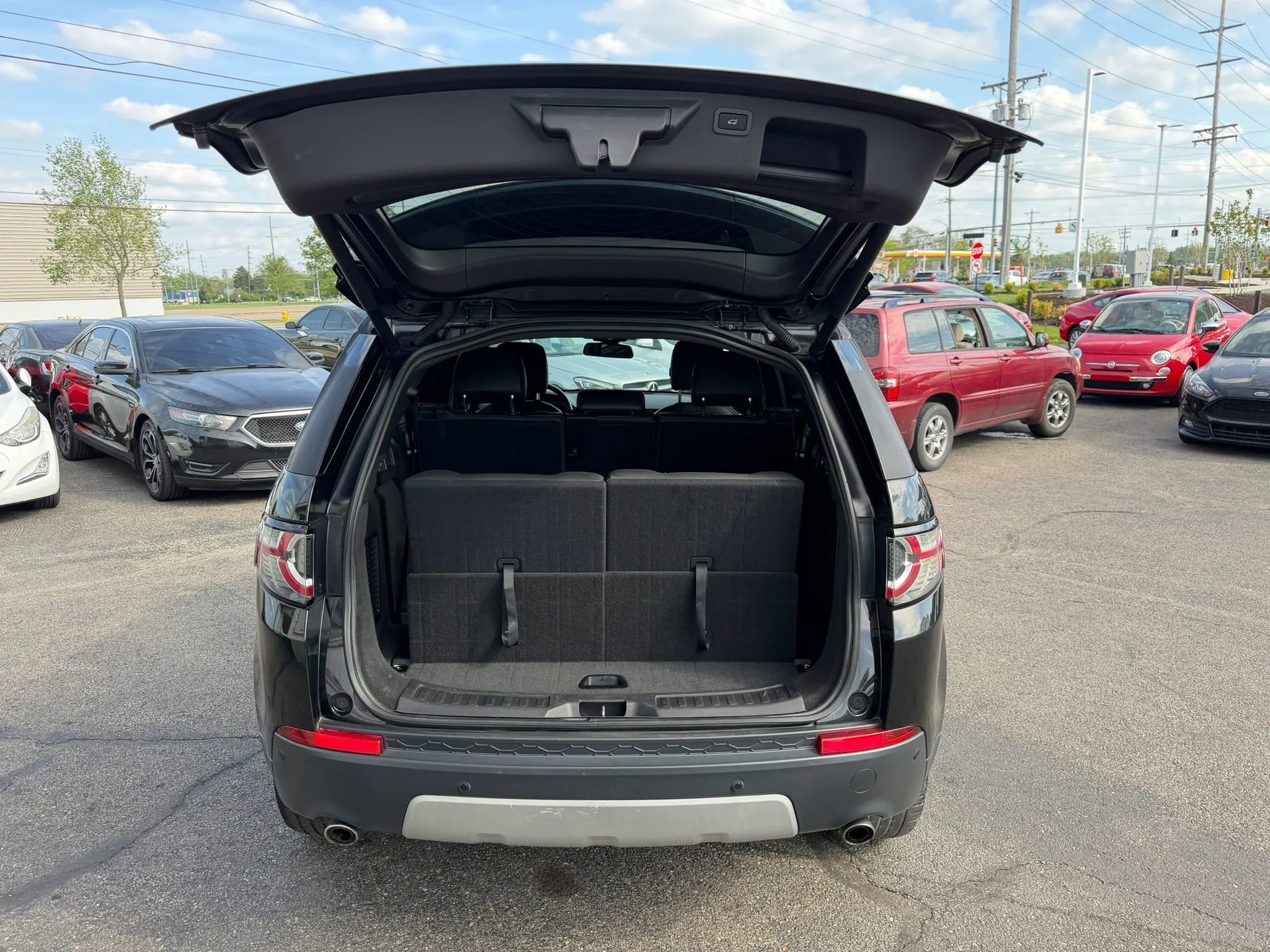 Used 2016 Land Rover Discovery Sport HSE Luxury image 16