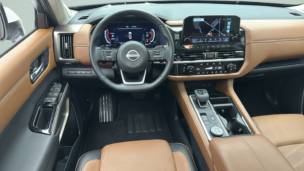 Used 2025 Nissan Pathfinder Platinum AWD/4WD image 11