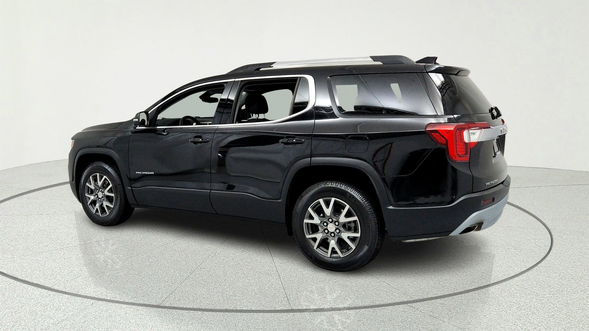 Used 2021 GMC Acadia SLE w/ Driver Convenience Package FWD image 3