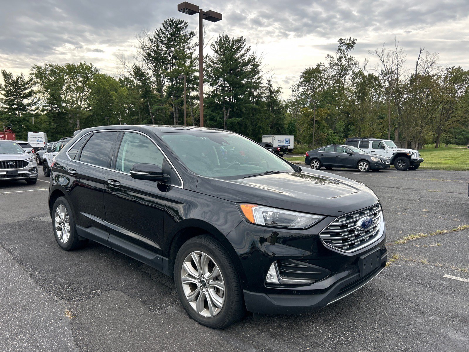 Used 2024 Ford Edge Titanium AWD/4WD image 3