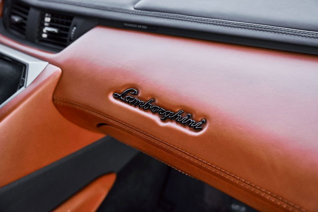 Used 2018 Lamborghini Aventador S image 49