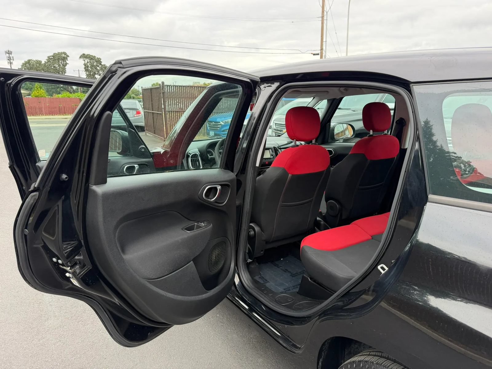Used 2014 FIAT 500L Pop FWD image 10