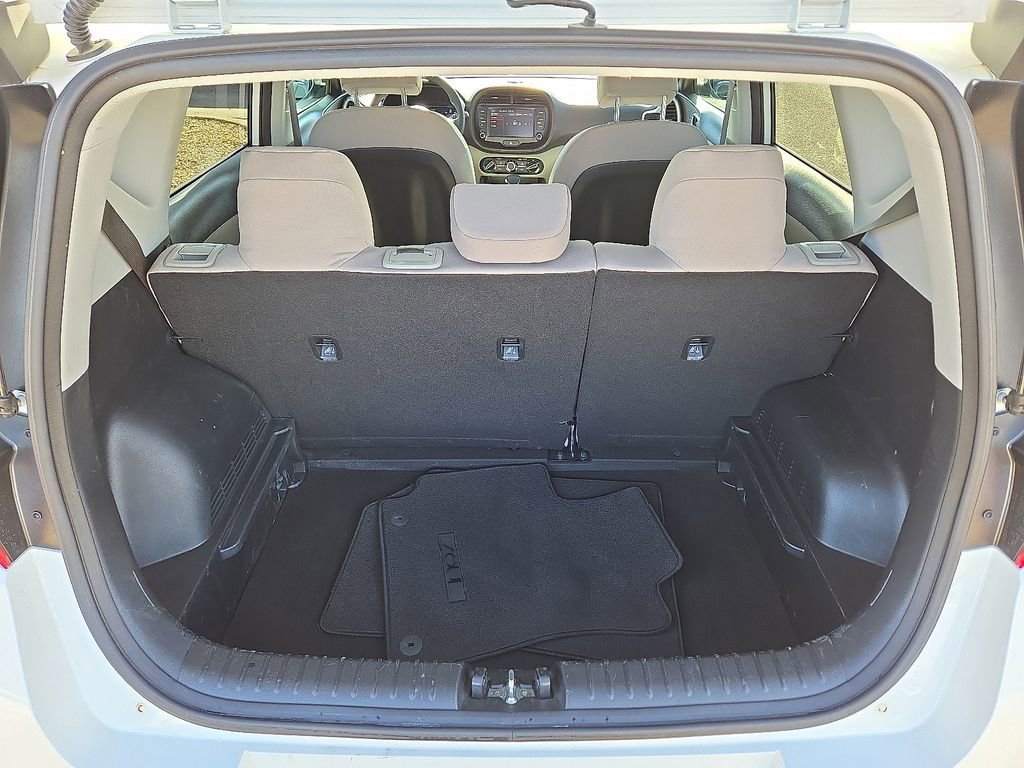 Used 2022 Kia Soul LX image 14