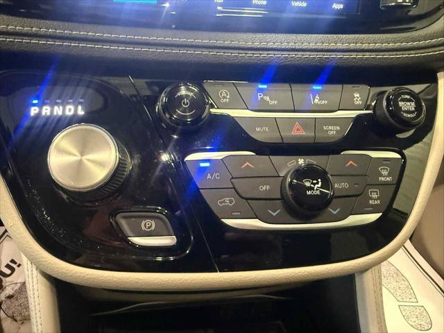 Certified 2021 Chrysler Pacifica Limited AWD/4WD image 31