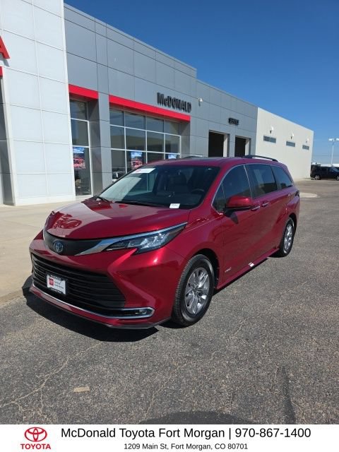 Used 2021 Toyota Sienna XLE FWD image 1