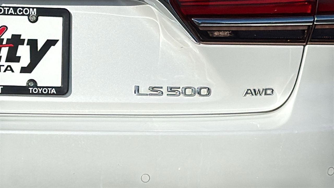 Used 2019 Lexus LS 500 AWD w/ Accessory Package (Z2) image 7
