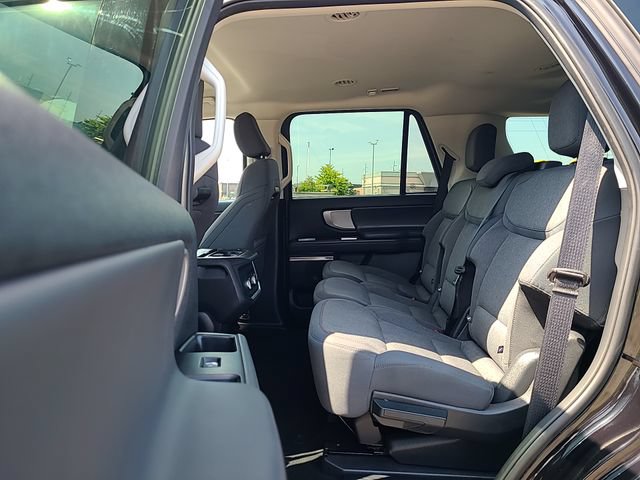 Used 2025 Ford Expedition Active AWD/4WD image 24