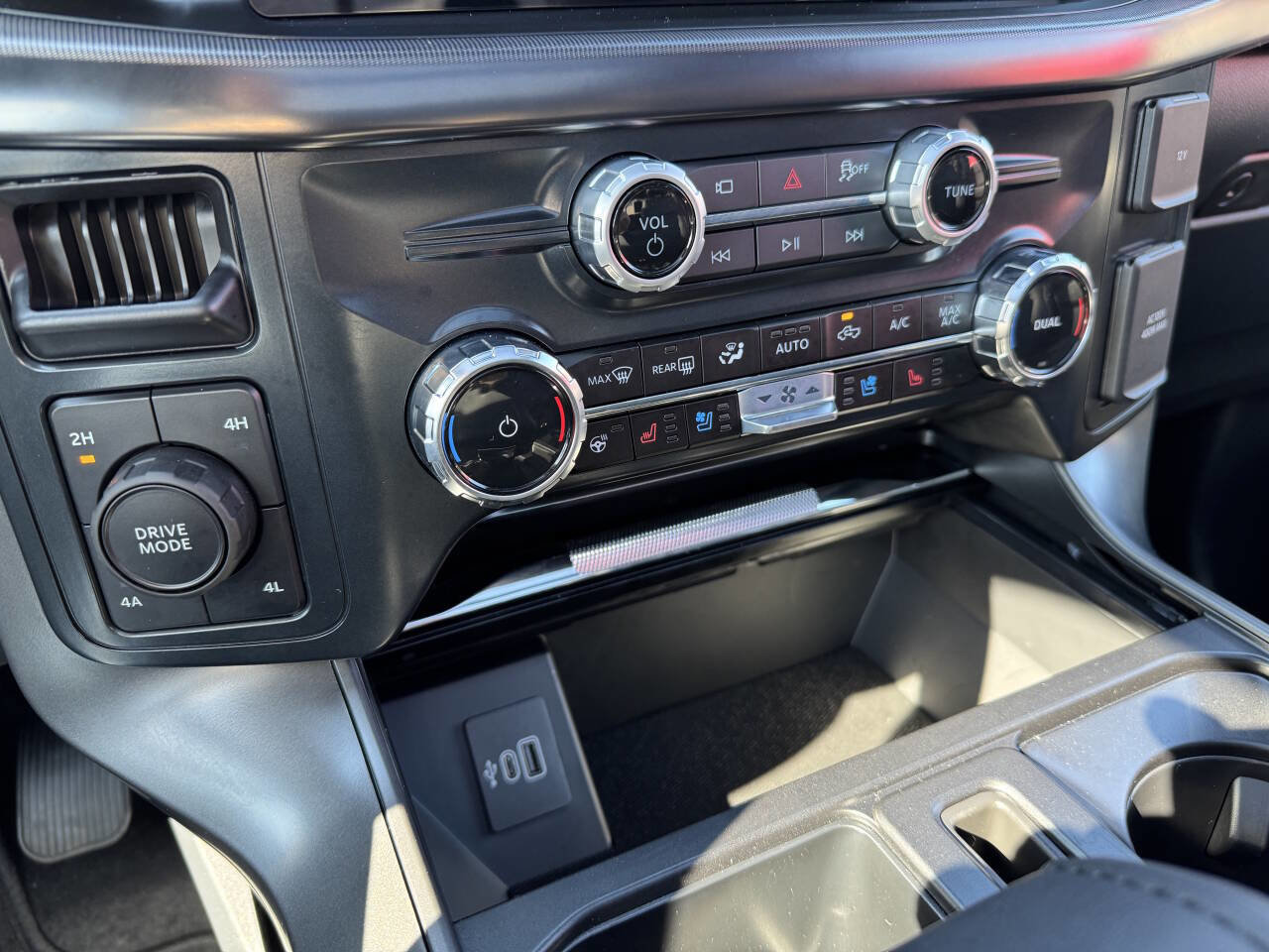 Used 2025 Ford F150 Lariat image 14