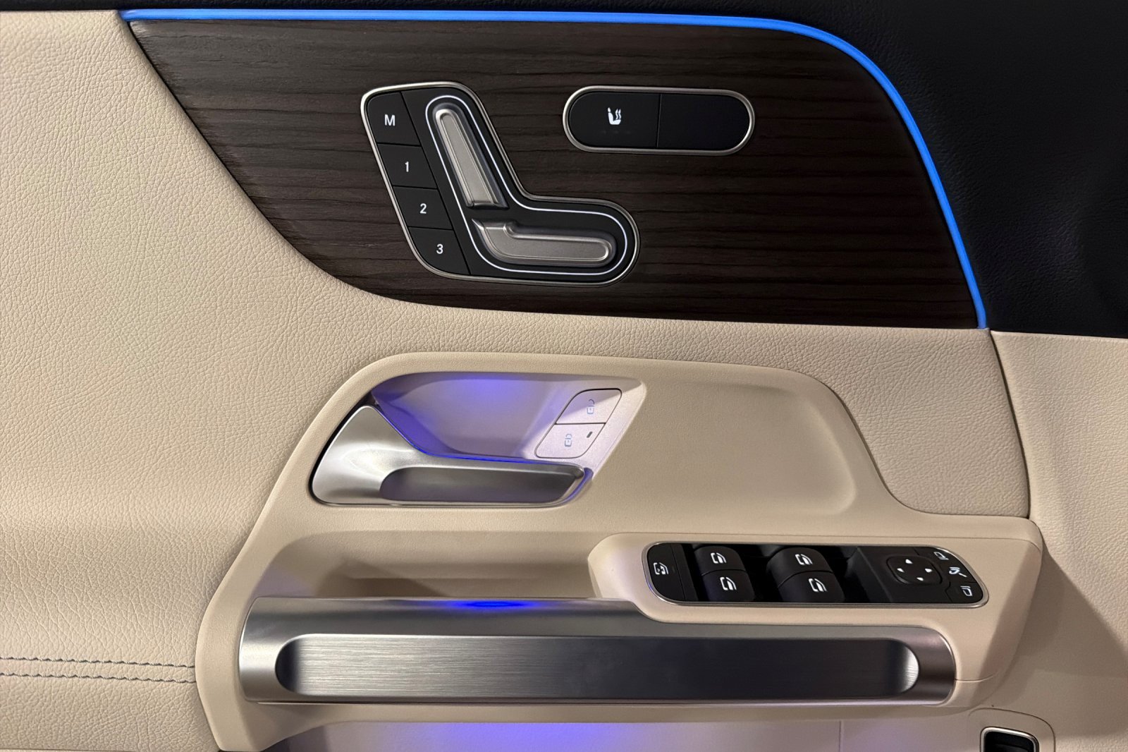 New 2026 Mercedes-Benz GLB 250 image 10