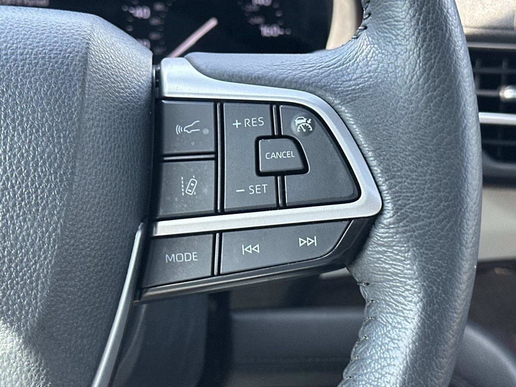 Used 2024 Toyota Sienna XLE FWD image 30
