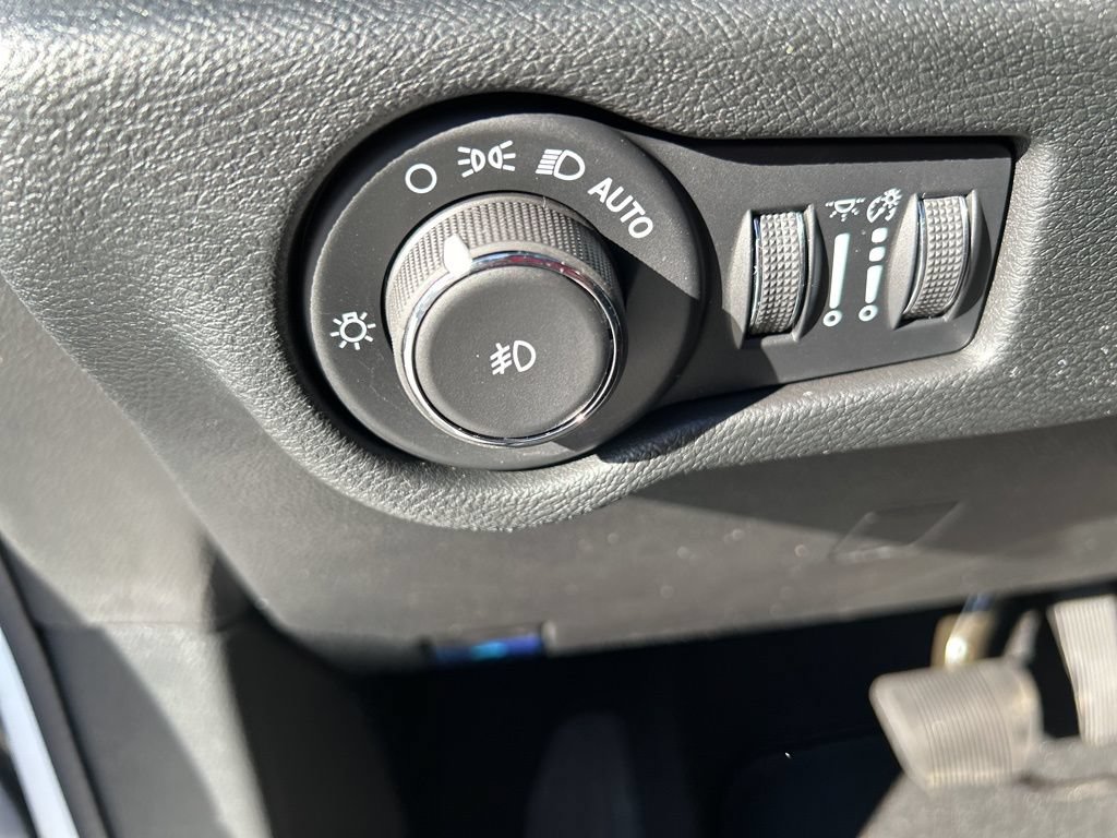 New 2026 Chrysler Pacifica Select AWD/4WD image 13