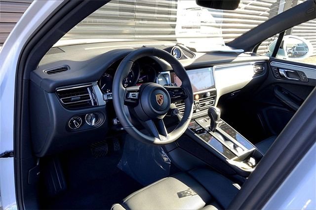 Certified 2026 Porsche Macan AWD/4WD image 4