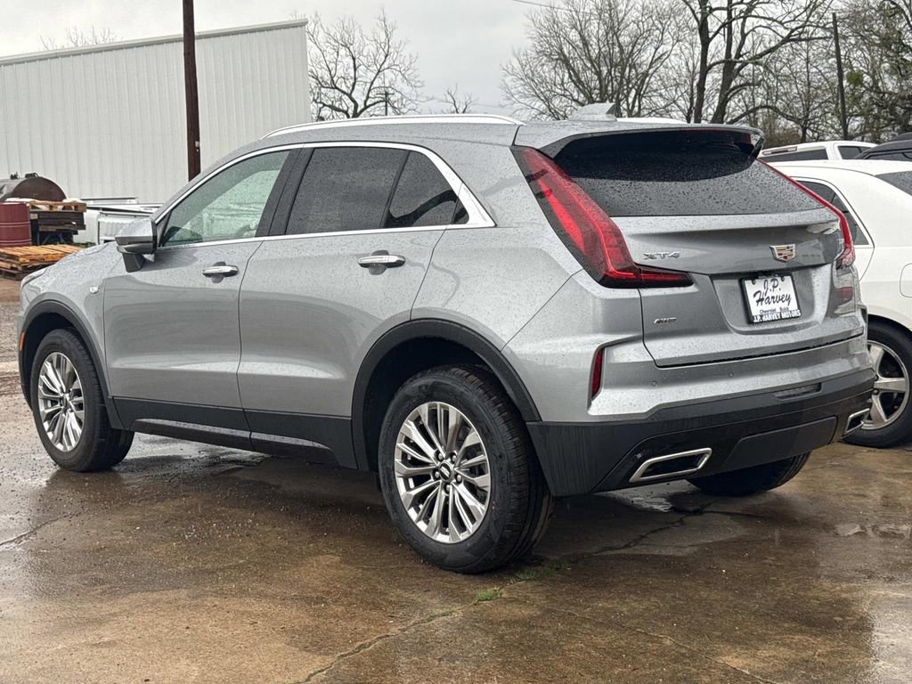 Used 2024 Cadillac XT4 Premium Luxury image 3