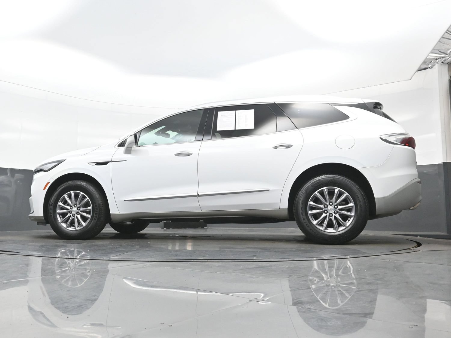 Used 2022 Buick Enclave Essence AWD/4WD image 30