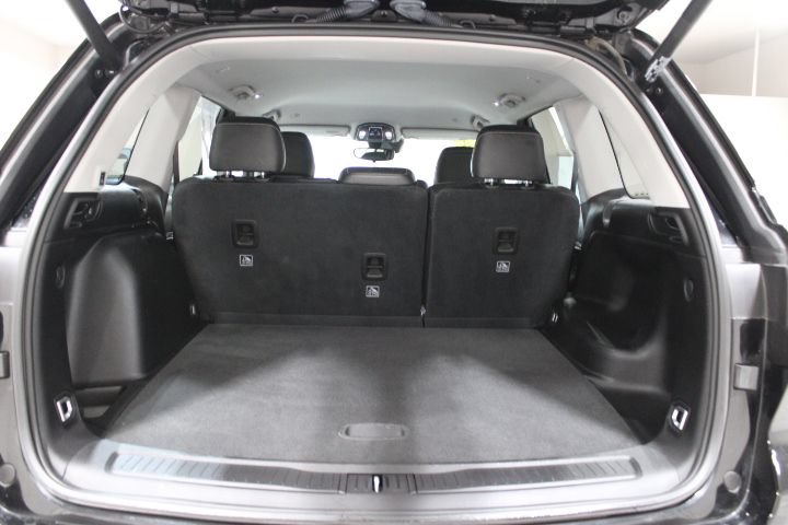 Used 2023 Jeep Grand Cherokee Limited AWD/4WD image 12