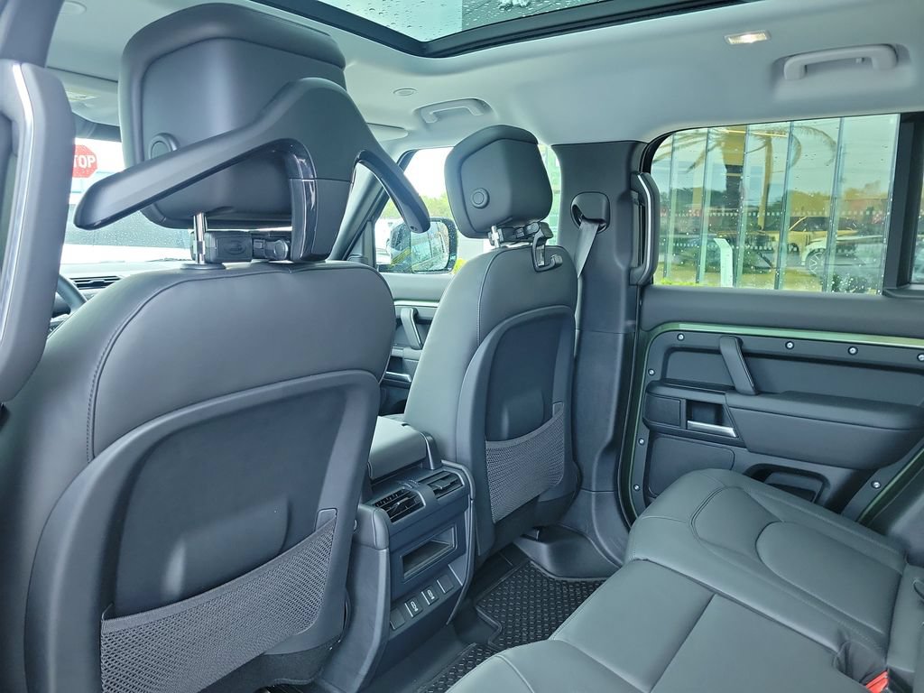 New 2026 Land Rover Defender 110 X-Dynamic SE AWD/4WD image 16
