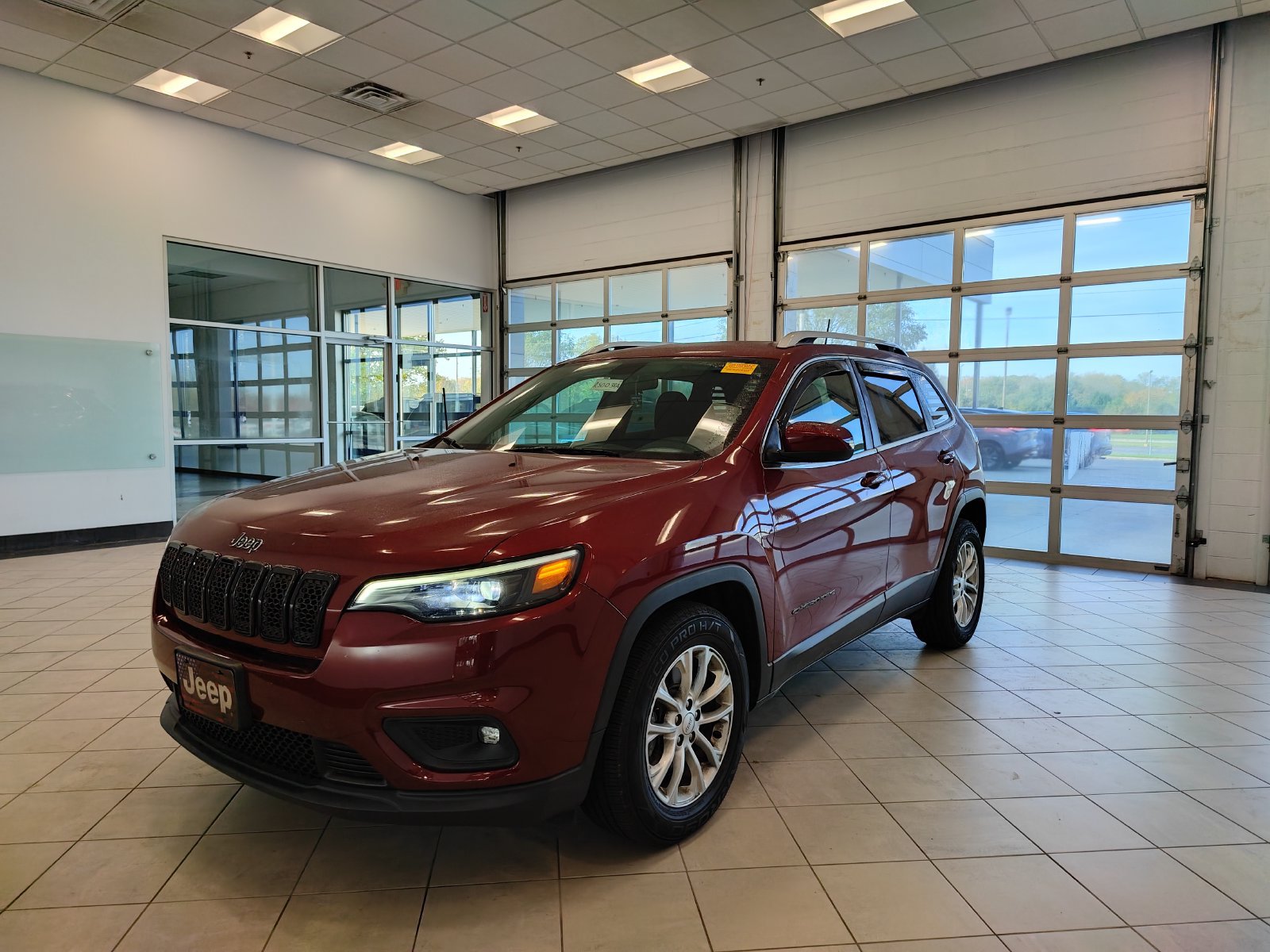 Used 2019 Jeep Cherokee Latitude w/ Cold Weather Group FWD image 7