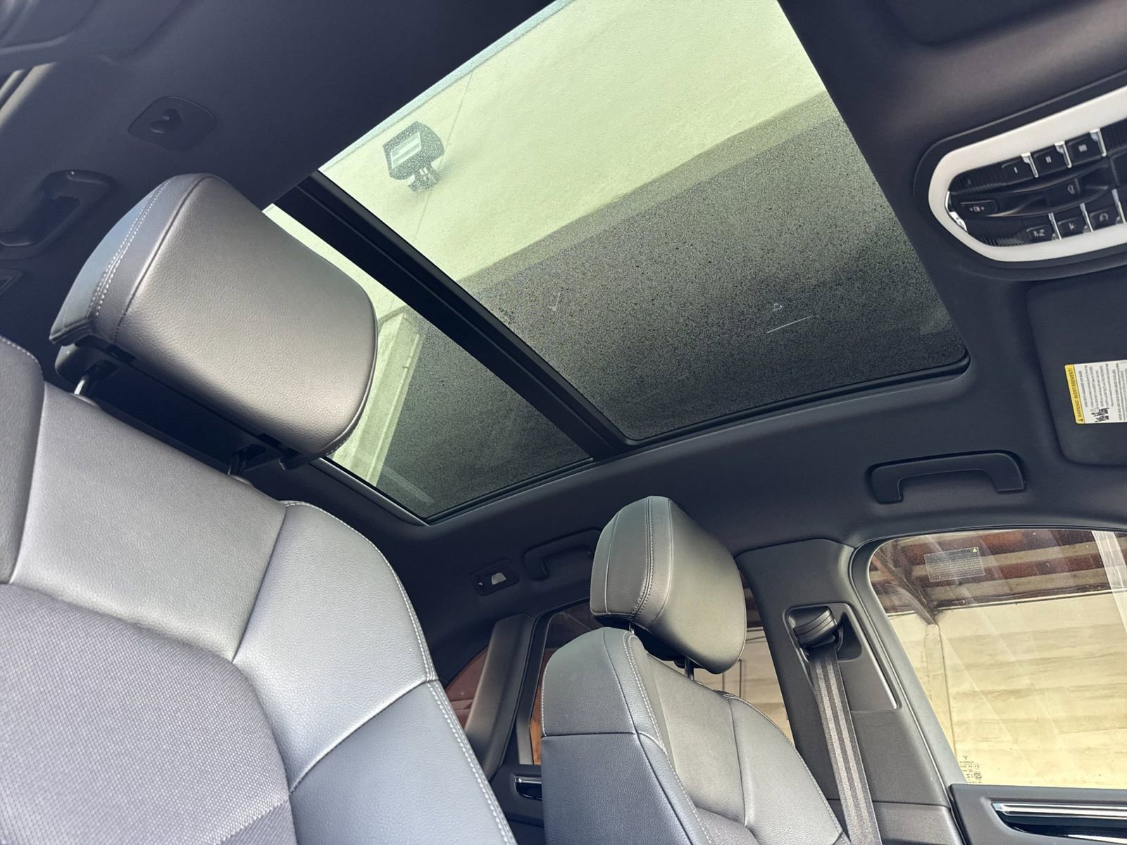 Certified 2025 Porsche Macan image 19