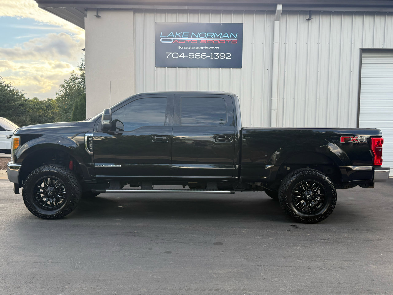 Used 2017 Ford F250 Lariat w/ Lariat Value Package image 2