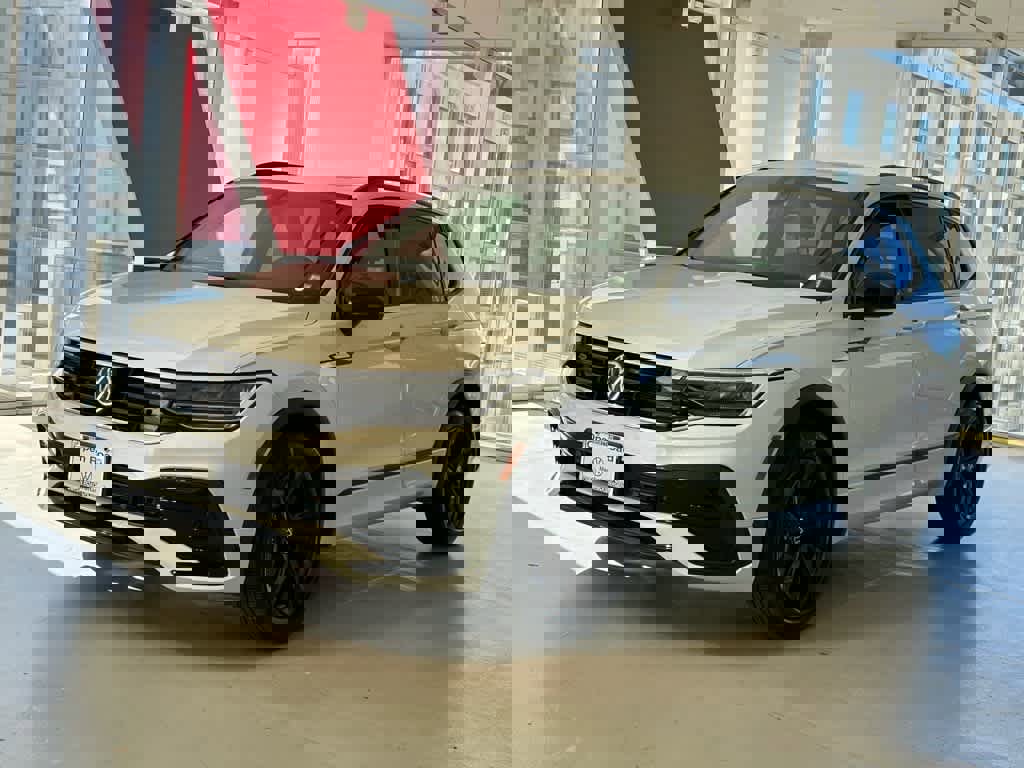 Certified 2023 Volkswagen Tiguan SE R-Line image 1