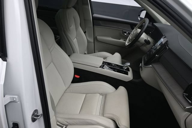 Certified 2026 Volvo XC90 B6 Ultra w/ Protection Package Premier AWD/4WD image 30