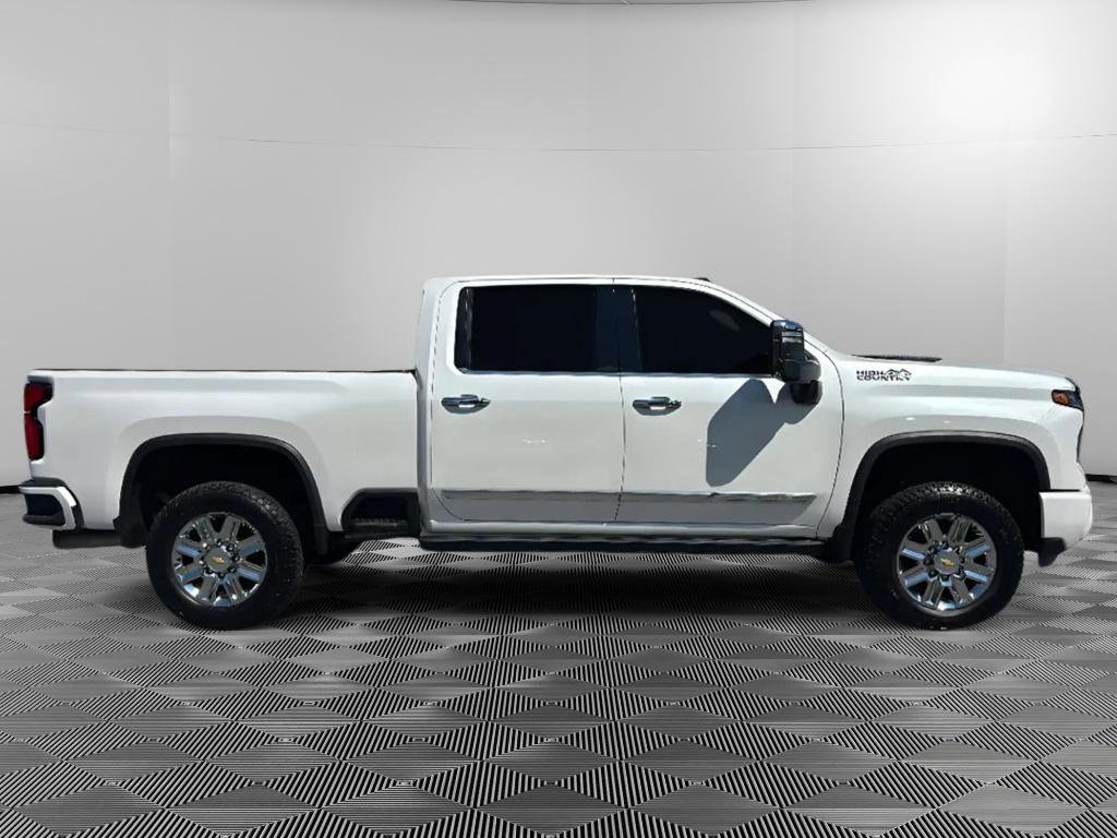 Used 2024 Chevrolet Silverado 2500 High Country w/ High Country Premium Package AWD/4WD image 6