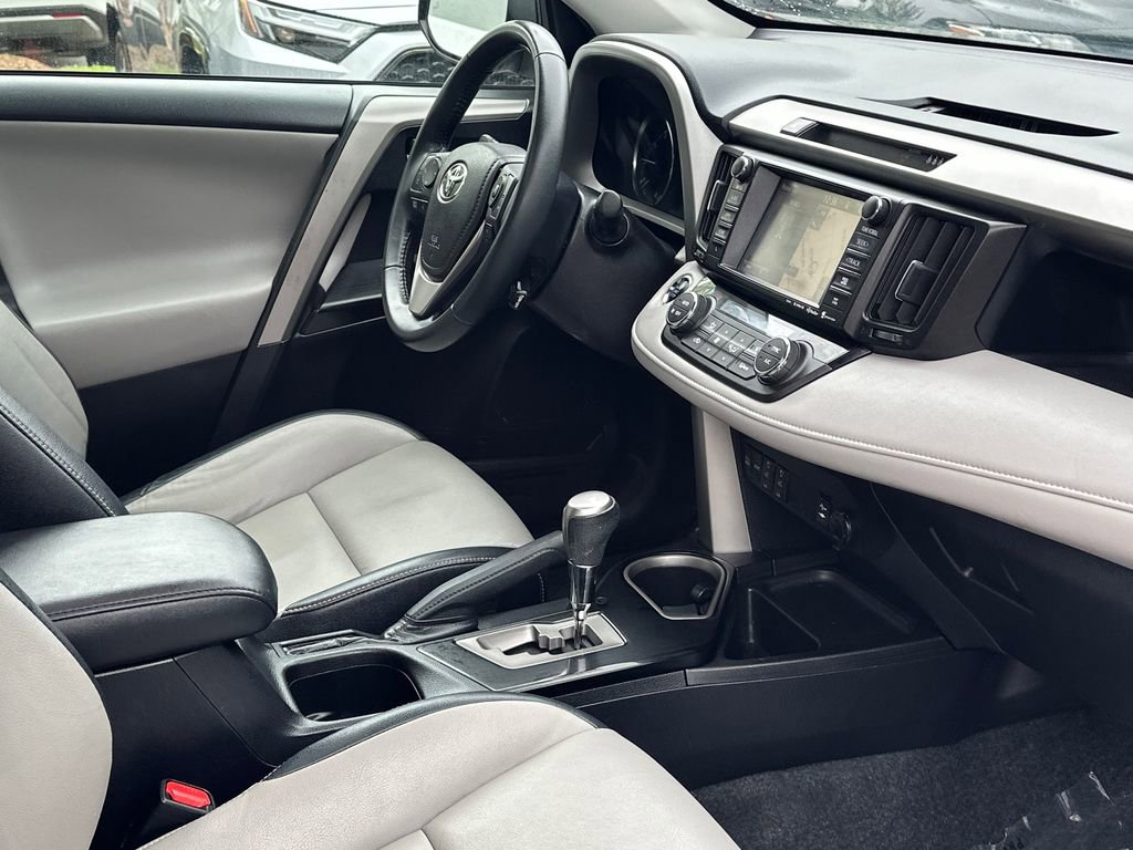 Used 2017 Toyota RAV4 Limited FWD image 11
