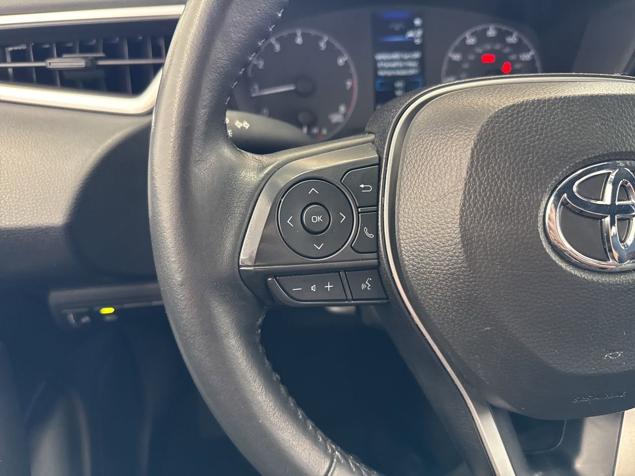 Used 2025 Toyota Corolla SE image 18