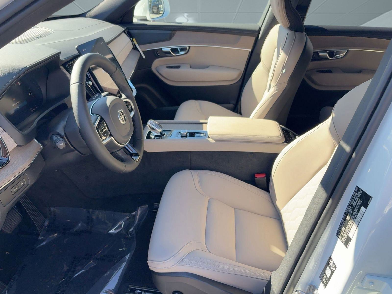 New 2026 Volvo XC90 T8 Plus w/ Protection Package image 5