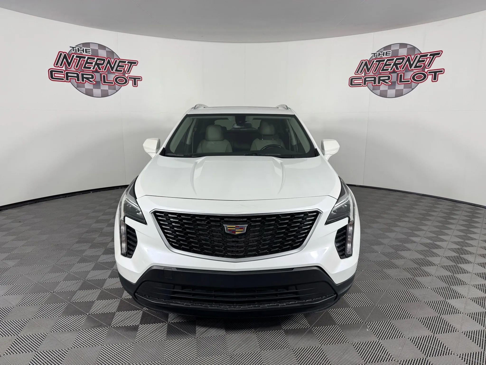 Used 2019 Cadillac XT4 Luxury w/ Cold Weather Package image 2