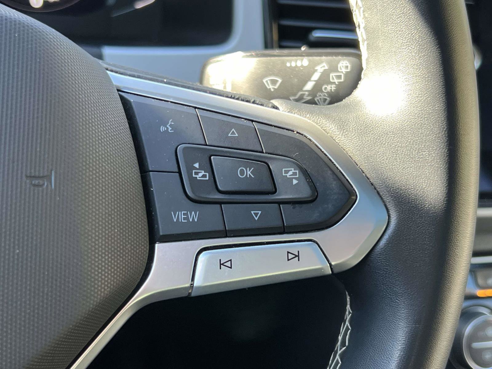 Used 2022 Volkswagen Atlas Cross Sport SE image 21