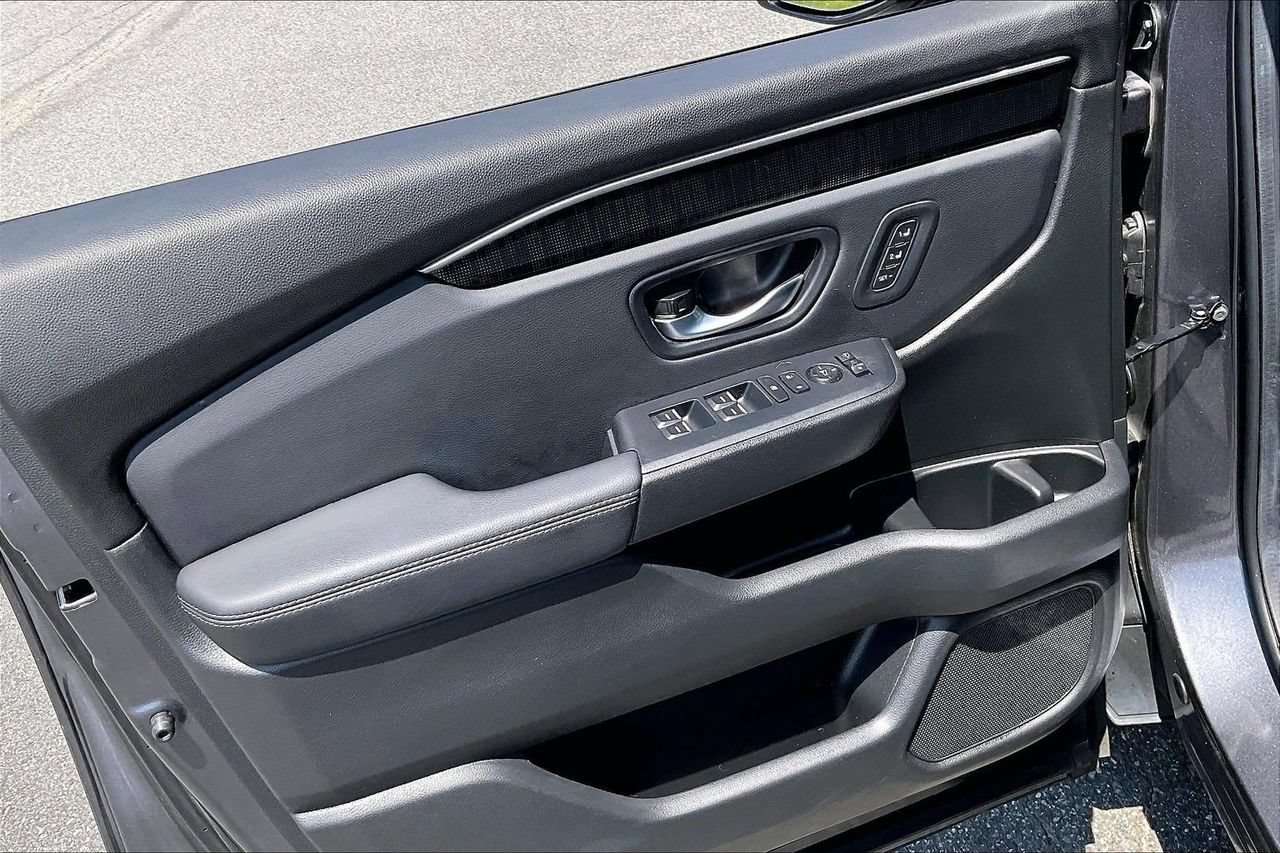 Used 2025 Honda Pilot Elite image 29