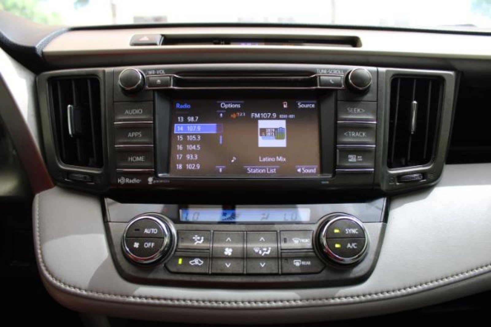 Used 2015 Toyota RAV4 XLE image 20