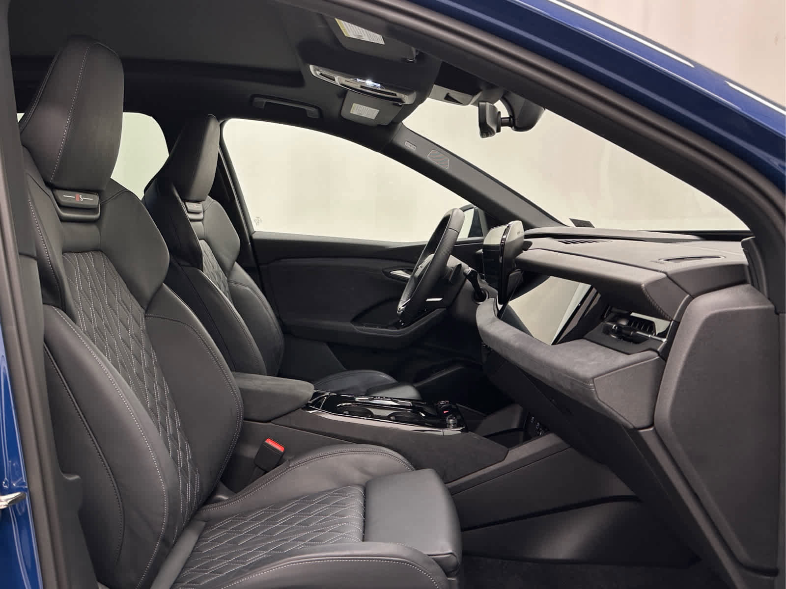 Used 2025 Audi SQ6 e-tron Prestige w/ 21" Black Optic Wheel Package image 18