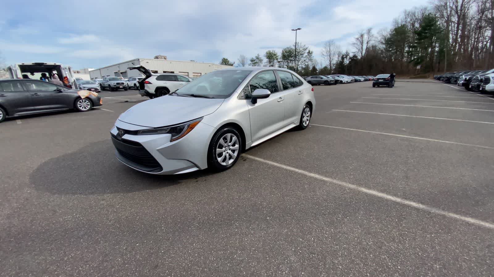 Used 2025 Toyota Corolla LE image 8